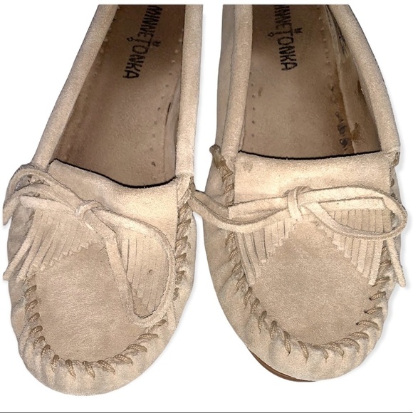 Minnetonka Moccasins Suede Beige Cream Slip On - Picture 4 of 10